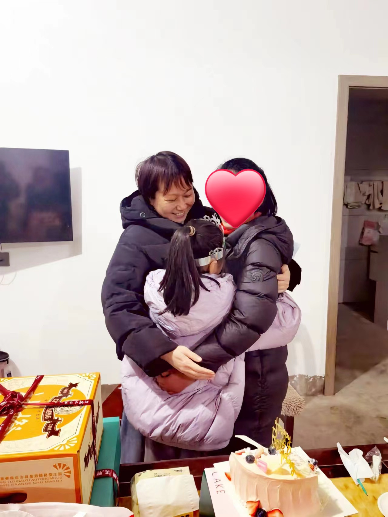 “暖心助孤”系列“大手牵小手 一起向未来”